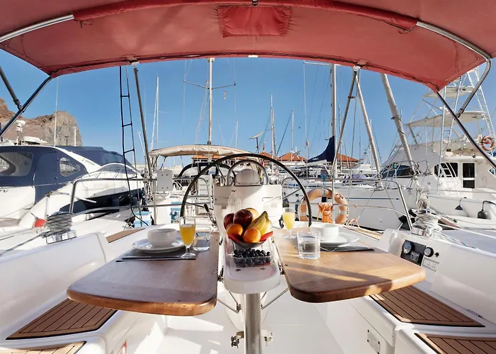 Pato Lucas Sail Boat