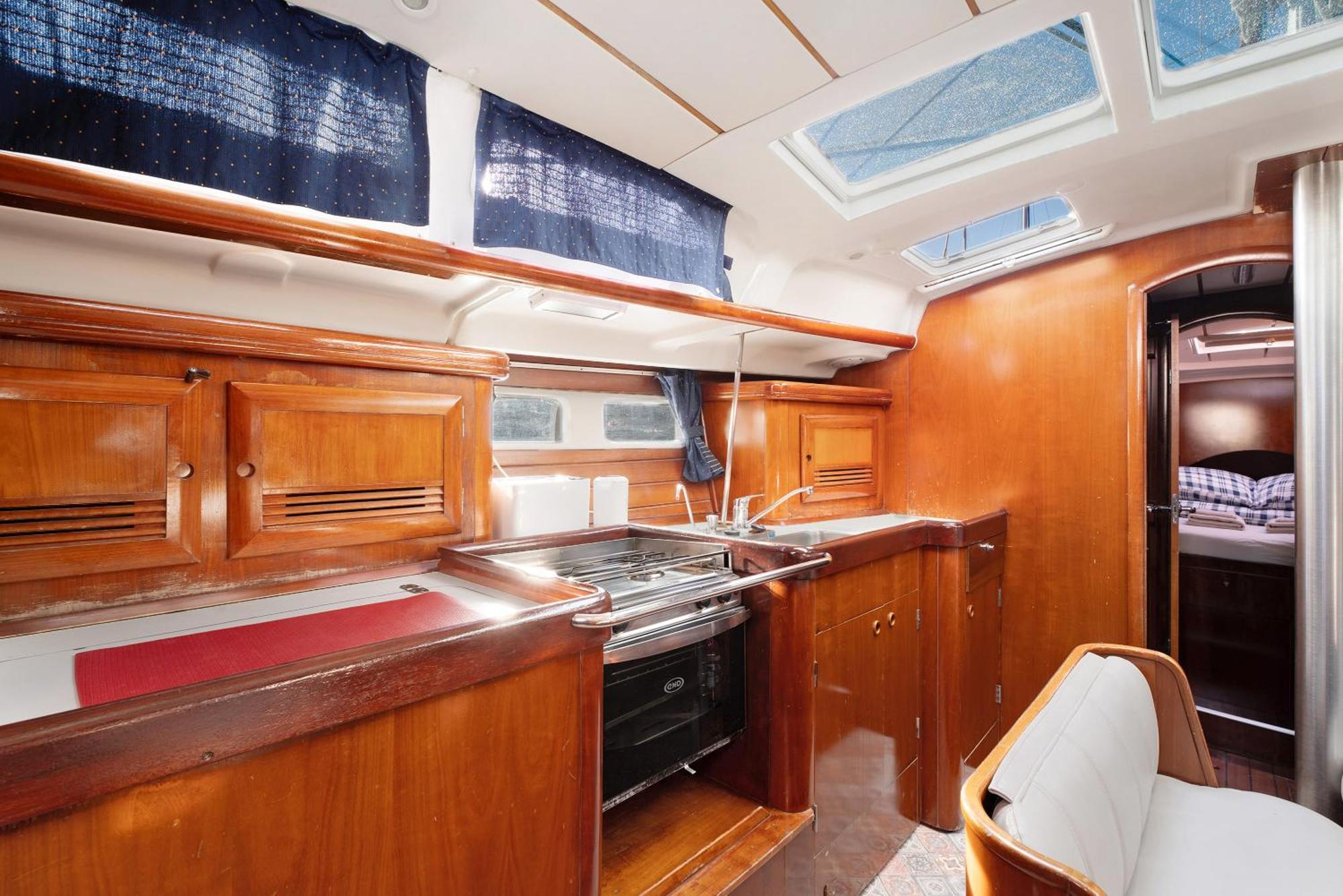 Pato Lucas Sail Boat Botel