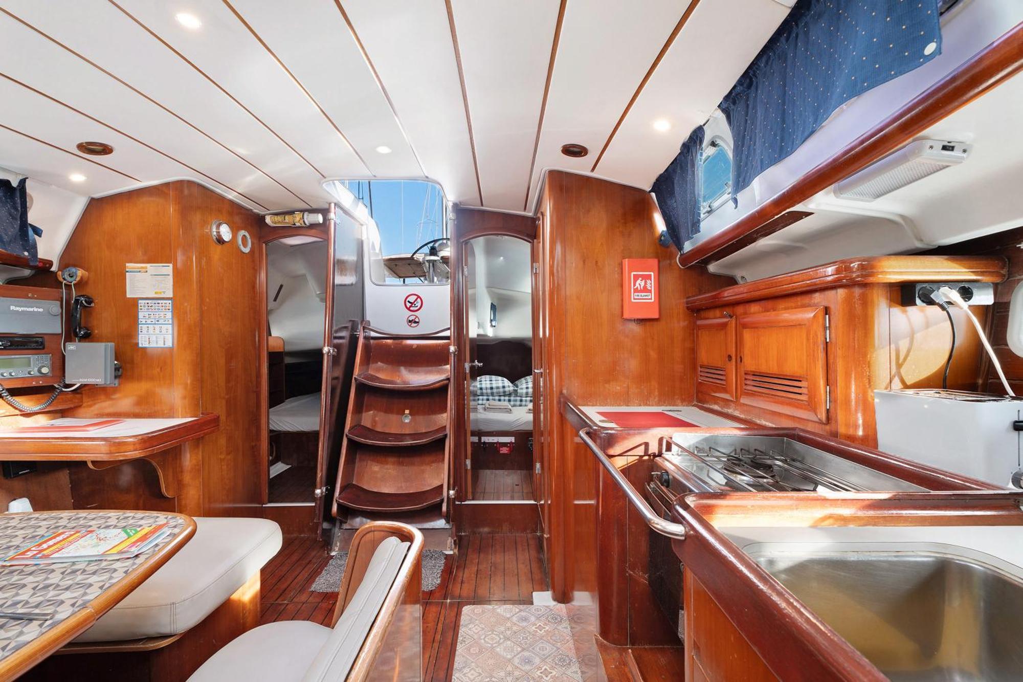 Pato Lucas Sail Boat Botel