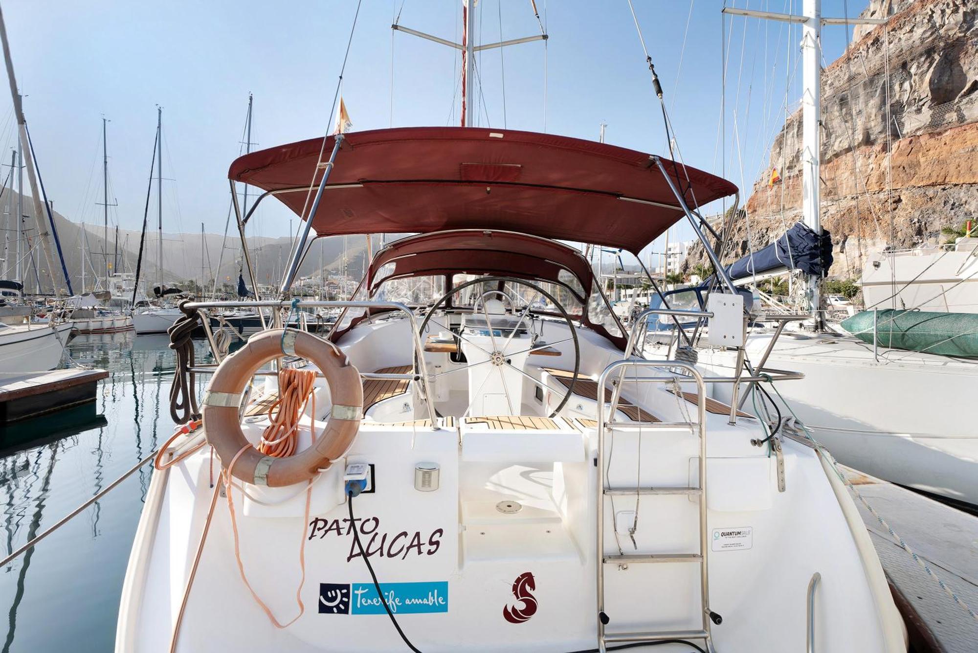 Pato Lucas Sail Boat *