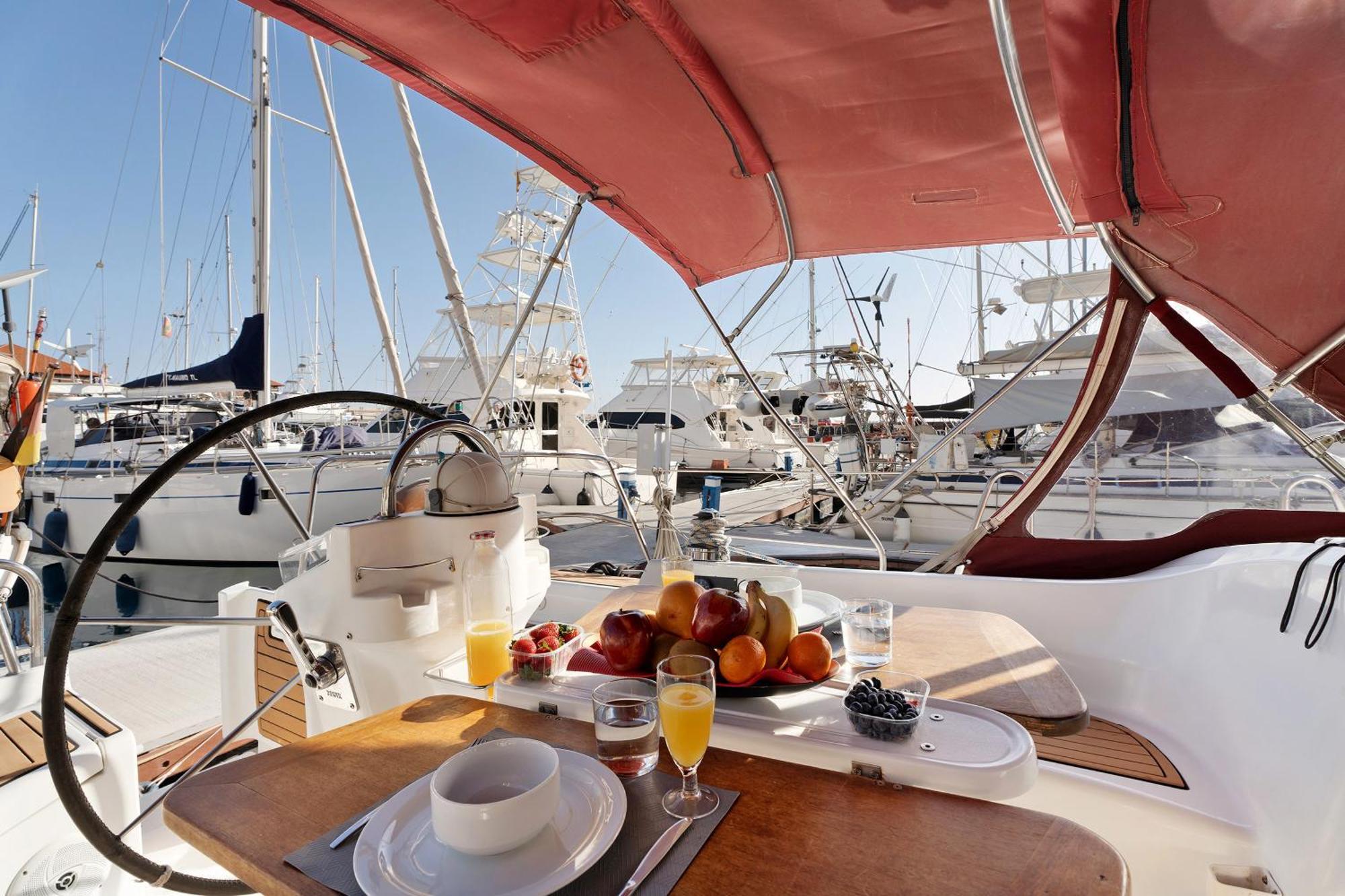 Pato Lucas Sail Boat Botel *