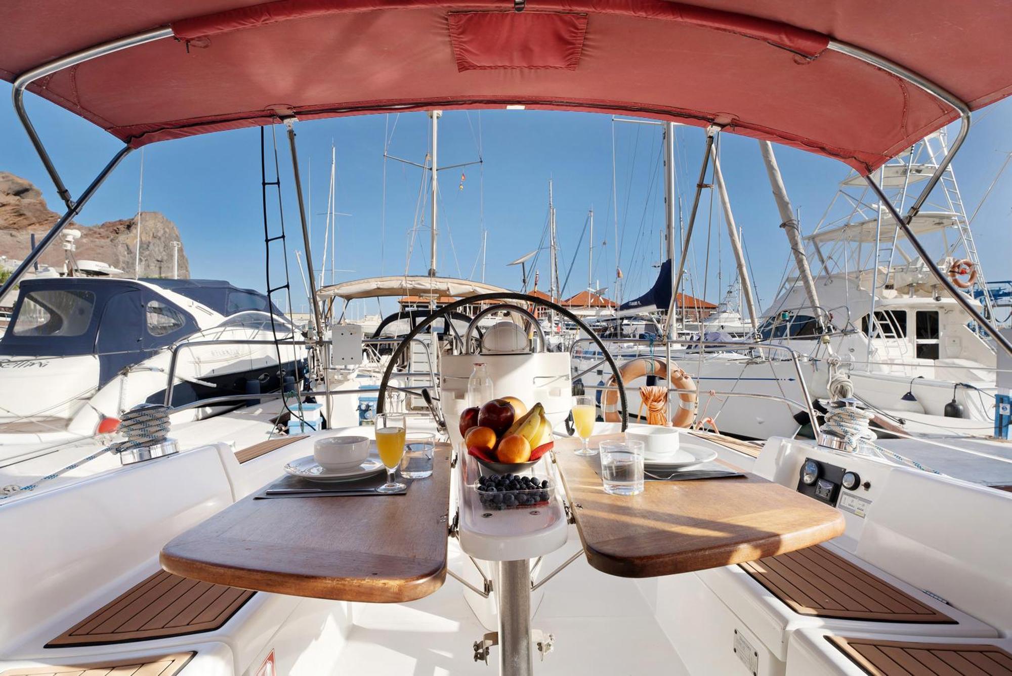 Pato Lucas Sail Boat Botel *